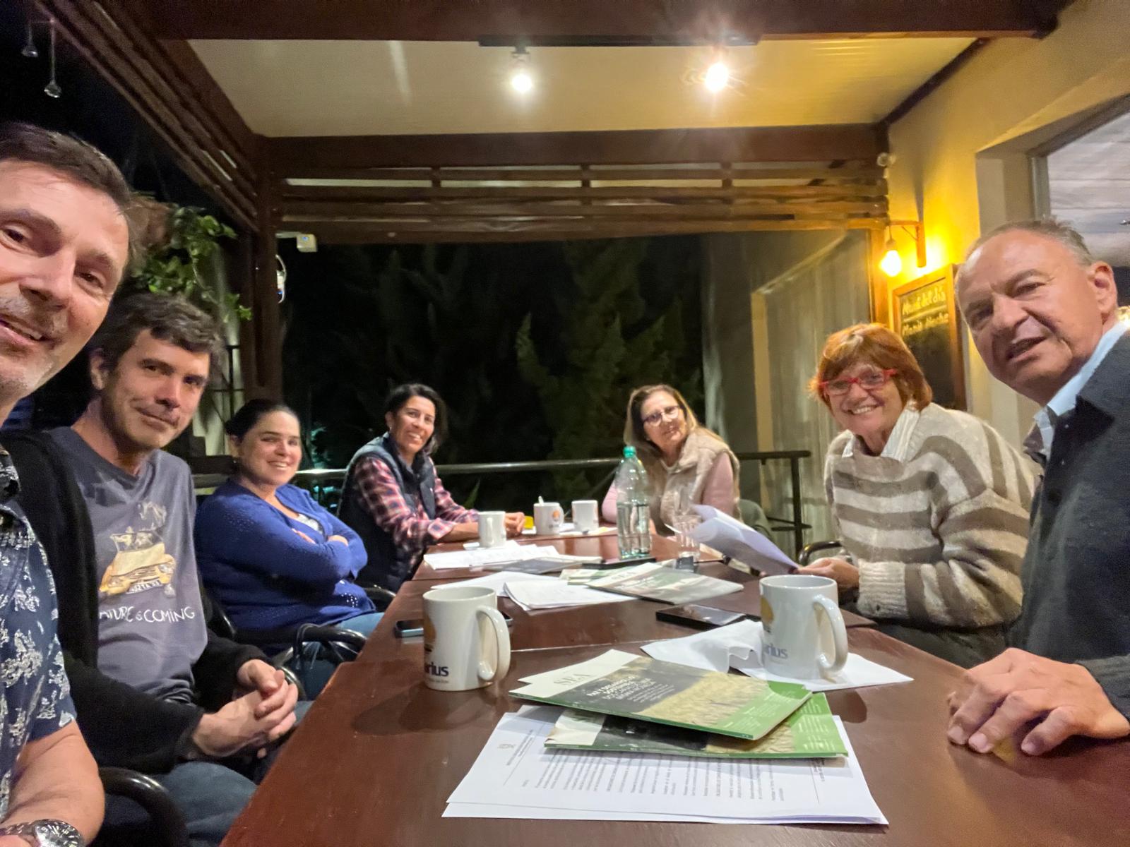 Integrantes de la comisión y representantes de UNIFA durante la reunión de firma del convenio